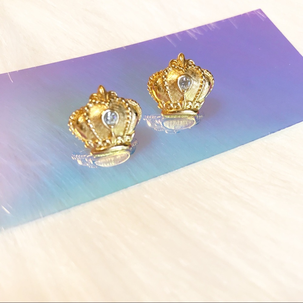 ⚜️ Jeweled Crown Stud Earrings